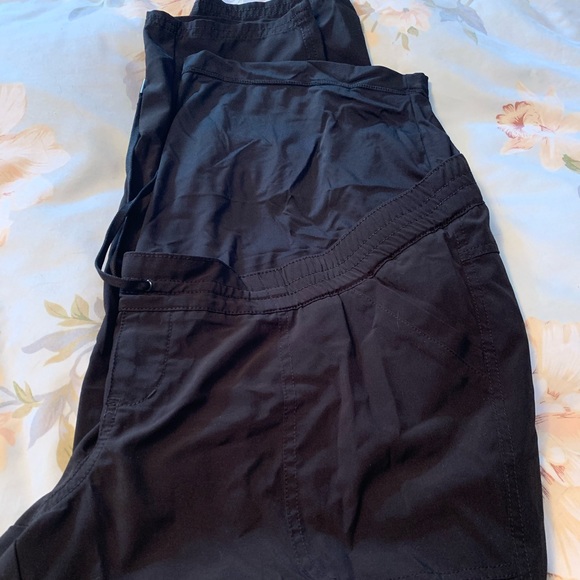 Thyme maternity capris - Picture 1 of 2